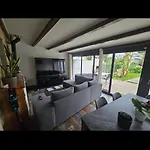 Privada Con Jardin Chimenea Y Parking En