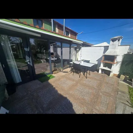 Privada Con Jardin Chimenea Y Parking En