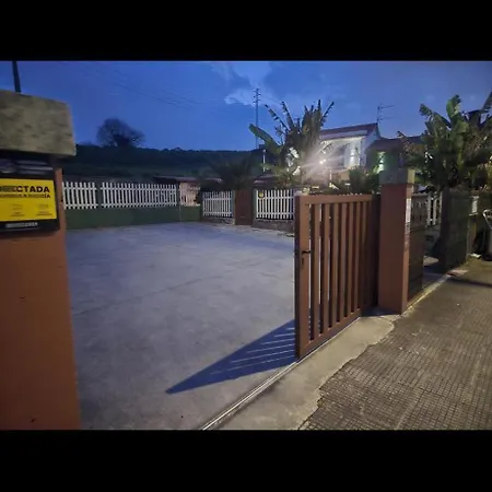 Privada Con Jardin Chimenea Y Parking En