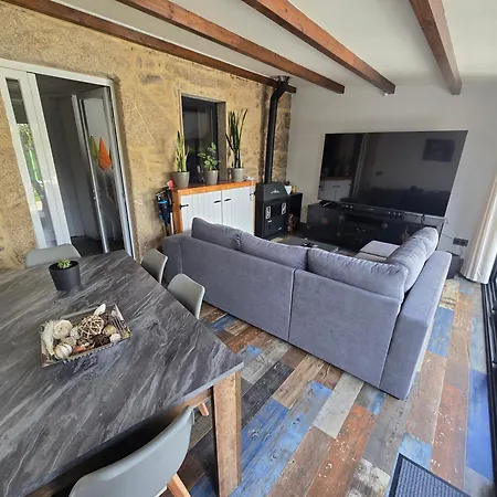 Guest house Privada Con Jardin Chimenea Y Parking En A Coruna