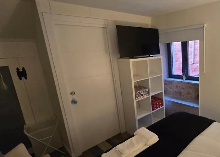 게스트하우스 Privada Con Jardin Chimenea Y Parking En *