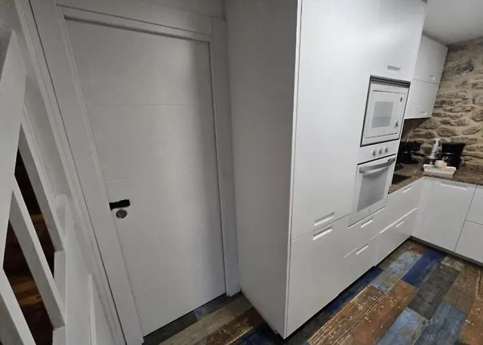 Privada Con Jardin Chimenea Y Parking En