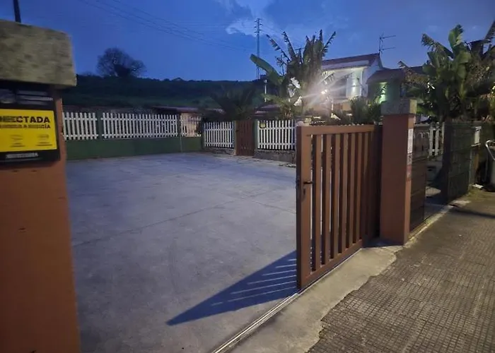 Privada Con Jardin Chimenea Y Parking En